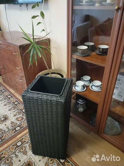 Кашпо высокое из искусственного ротанга