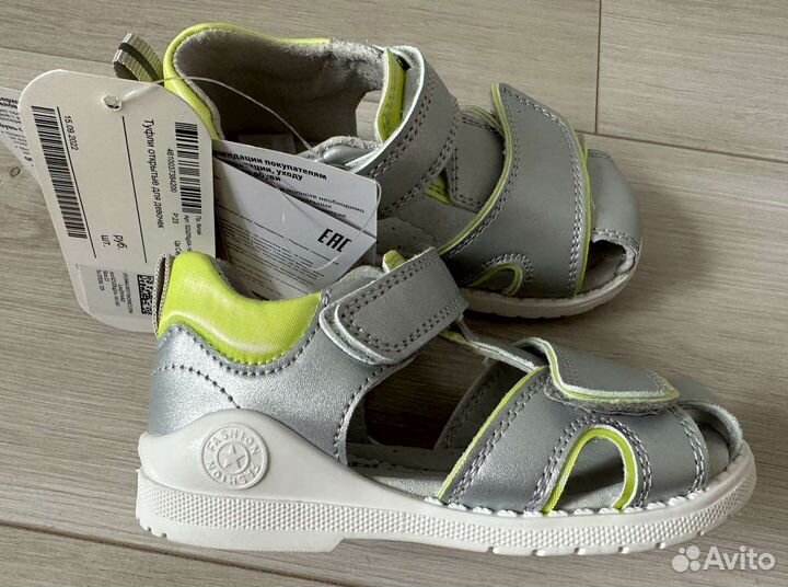Сандалии новые. размер 23