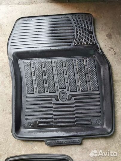 Автомобильные коврики резиновые