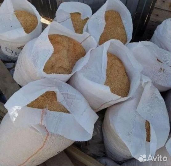 Опилки в мешках