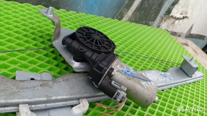 Передний правый стеклоподъёмник Renault Sandero 1