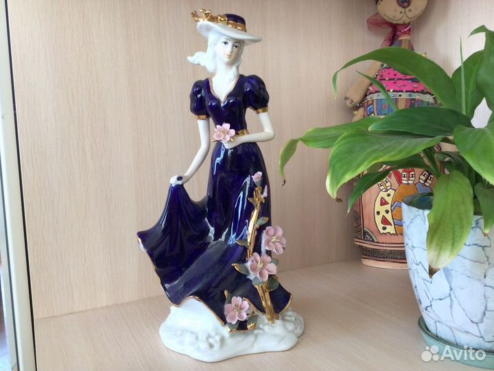 Статуэтка фарфор