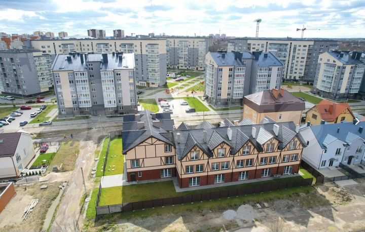 Таунхаус 190,8 м² на участке 1 сот.