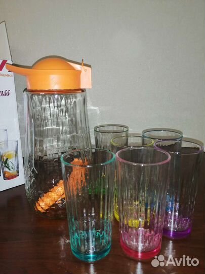 Кувшин со стаканами