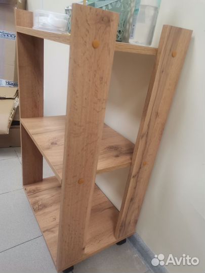 Этажерка на колесиках