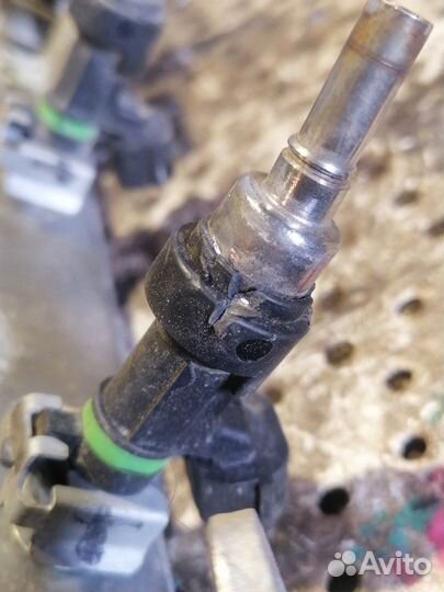 Рейка топливная (рампа) Nissan Tiida