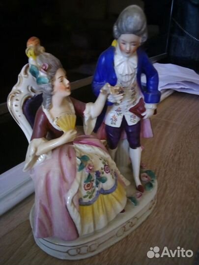 Фарфоровая статуэтка 