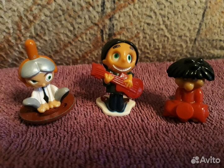 Киндер-сюрприз игрушки