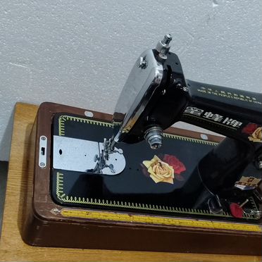 Продам швейную машинку