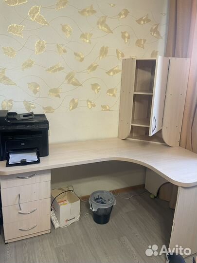 Угловой письменный стол