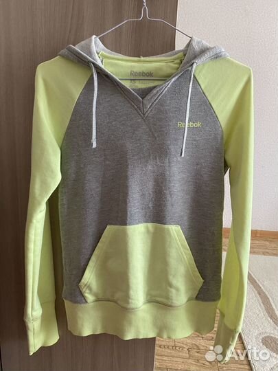 Спортивная кофта с капюшоном