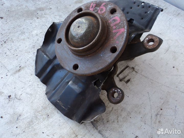 Кулак поворотный передний левый BMW E46 E 46