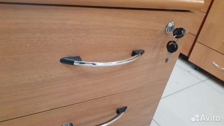 Тумбы подкатные Б.У