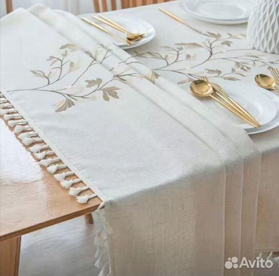 Скатерть льняная с вышивкой 140*240