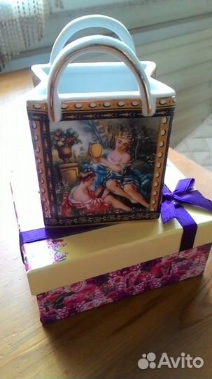 Новая.Фарфоровая Конфетница