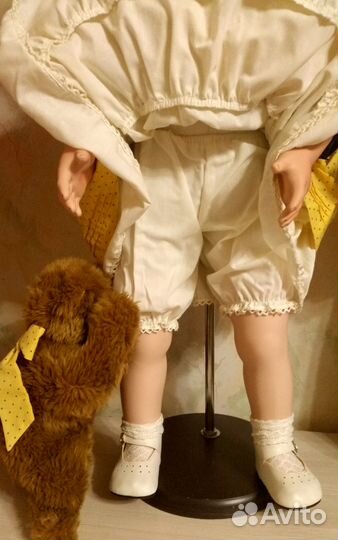 Продам коллекционную фарфоровую куклу