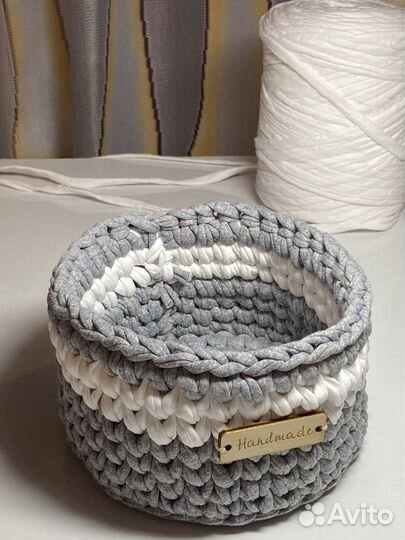 Вязанная корзинка