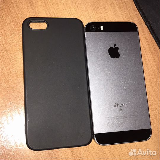 Телефон iPhone SE 16gb 2016