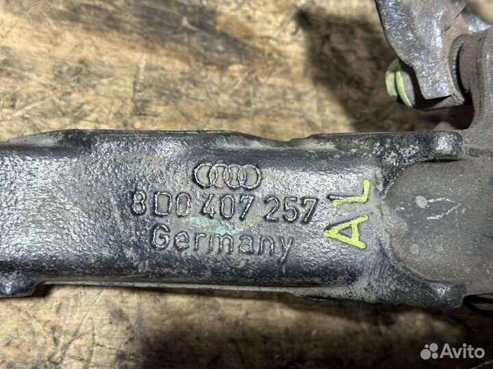 Поворотный кулак передний левый Audi A6C5