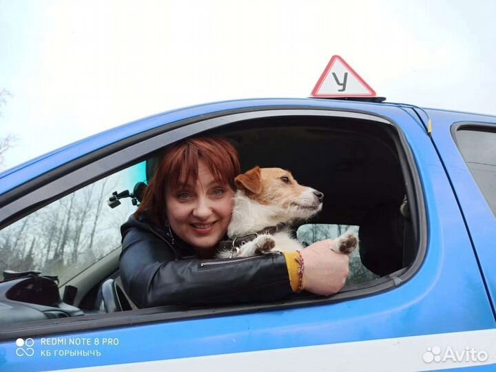 Автоинструктор женщина. Обучение на механике