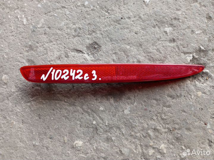 Отражатель задний в бампер левый Mazda 6