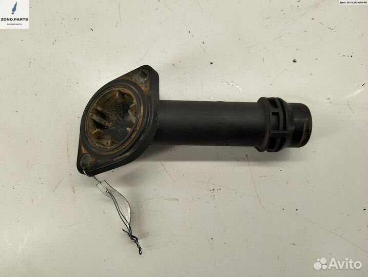 Корпус термостата 06b121121 на Volkswagen Passat B5