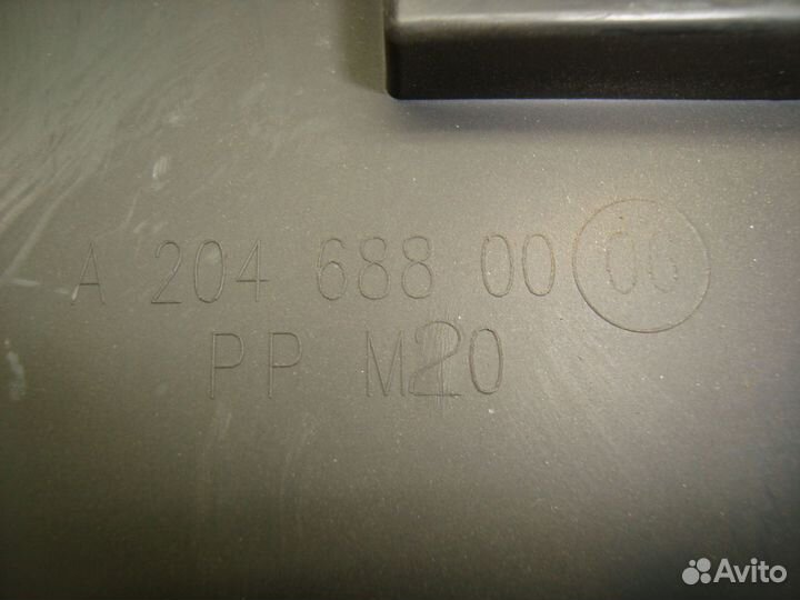 Накладка передней стойки внутри нижняя правая W204