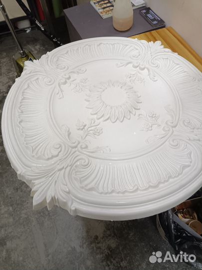 Гипсовая розетка (лепнина)