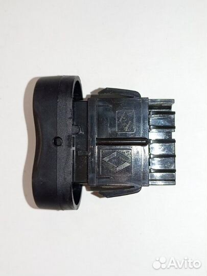 Кнопка центрального замка Nissan Almera G15