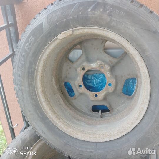 Hankook Winter I'Pike 215/65 R16