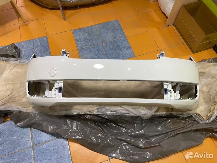 Бампер передний Skoda rapid белый