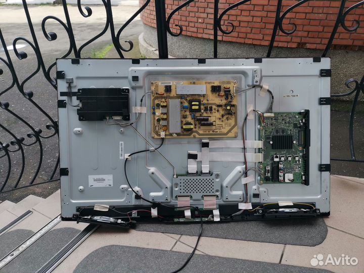 Телевизор Toshiba 40TL838R (Разбор)(По запчастям)