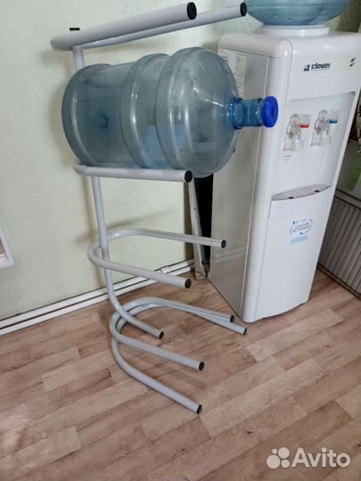 Куллер для воды напольный с подставкой для фляг