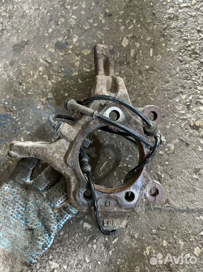 Поворотный кулак nissan tiida Тиида Европа