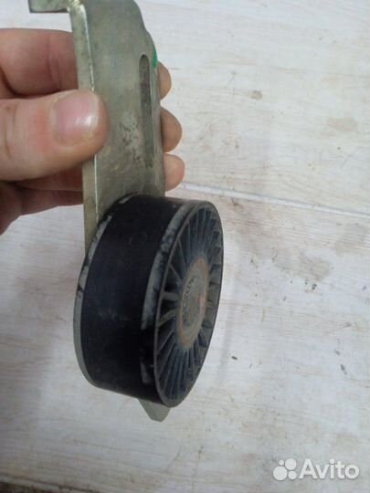 Ролик натяжной навесного оборудования Renault