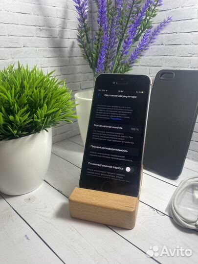 iPhone SE, 32 ГБ