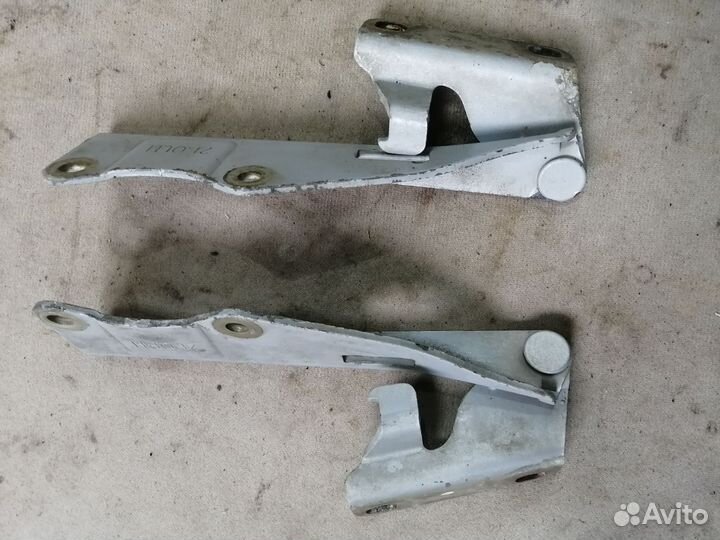 Петля капота Nissan Primera P11 1996-2002