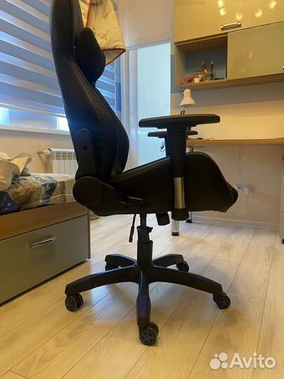 Игровое компьютерное кресло