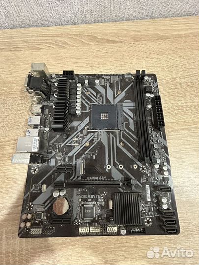 Материнская плата am4