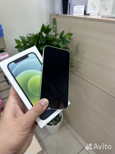 iPhone 12, 64 ГБ