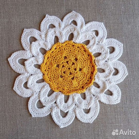 Вязаная салфетка