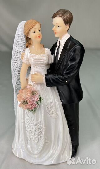 Трехярусная подставка под торт + статуэтка