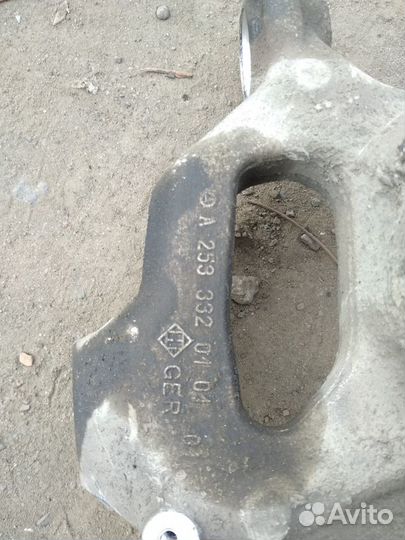 Кулак передний левый мерседес GLC 253