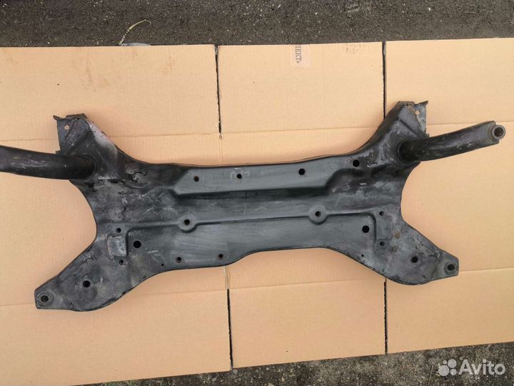 Балка передняя подрамник Mitsubishi Outlander XL