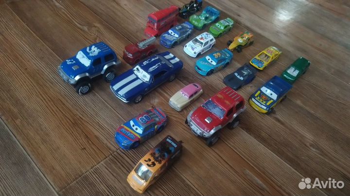 Машинки из мультфильма тачки