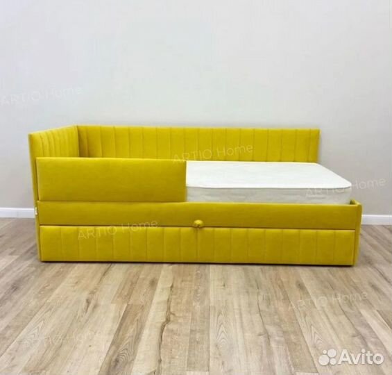Детская кровать с мягкой спинкой. Кровать диван