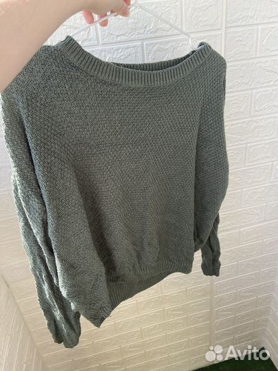 Свитер шерстяной женский