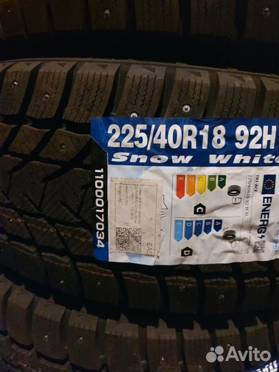 Tri Ace Snow White II 225/40 R18 92H