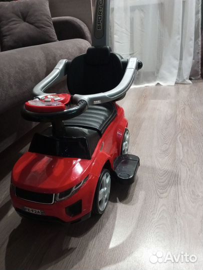 Детская машинка каталка с ручкой