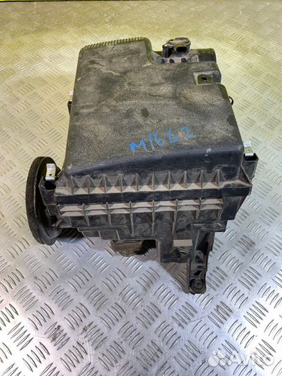 Корпус воздушного фильтра Toyota Hilux (2015-2021)